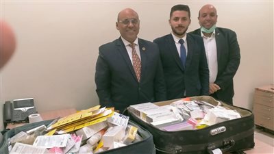 ضبط محاولة تهريب مستحضرات تجميل وسجائر وتبغ بمطار القاهرة