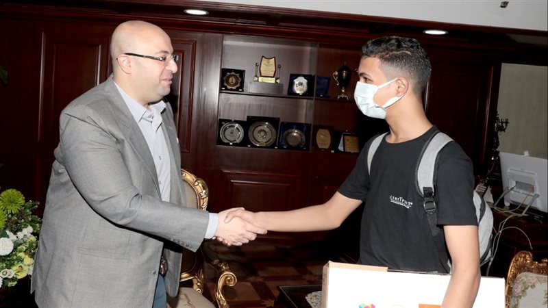 محافظ بني سويف يستقبل