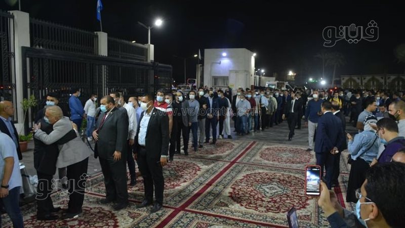طوابير على عزاء محمود