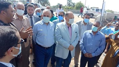 وزير الري ومحافظ أسيوط يتفقدان مشروع تبطين الترع بمركز الفتح