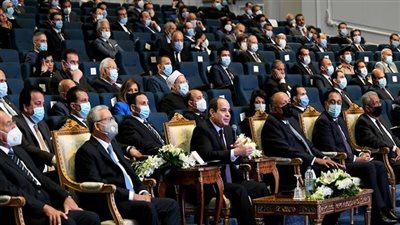 السيسي: 700 مليار جنيه لإنشاء محطات معالجة ثنائية وثلاثية للقضاء على تلوث المياه