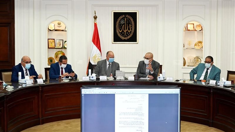  وزير الإسكان يتابع