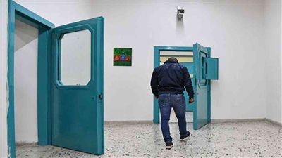 السجن أحب إلي من عيشة حماتي.. إيطالي يفعل المستحيل لإجبار الشرطة على اعتقاله