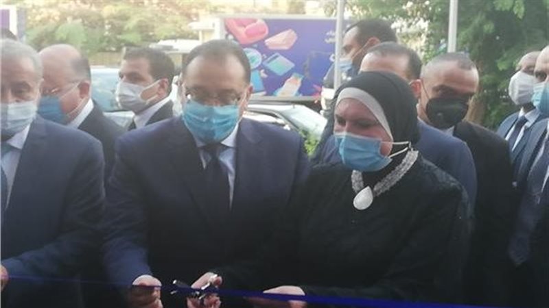 رئيس الوزراء يفتتح