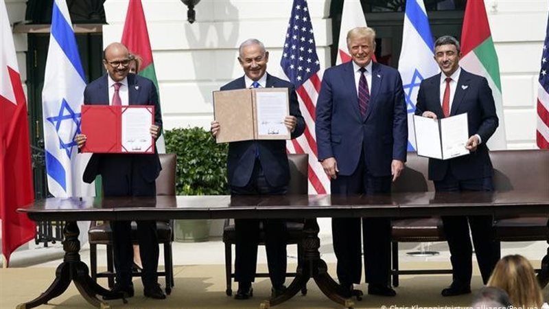 لحظة توقيع اتفاقات