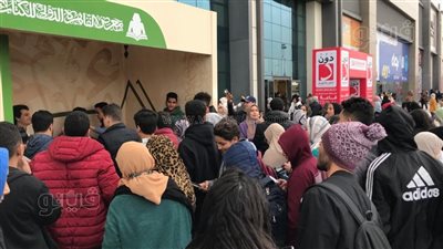 معرض الكتاب، زحام على اليوتيوبر محمد طاهر للمرة الثانية لتوقيع كتابه (فيديو وصور)