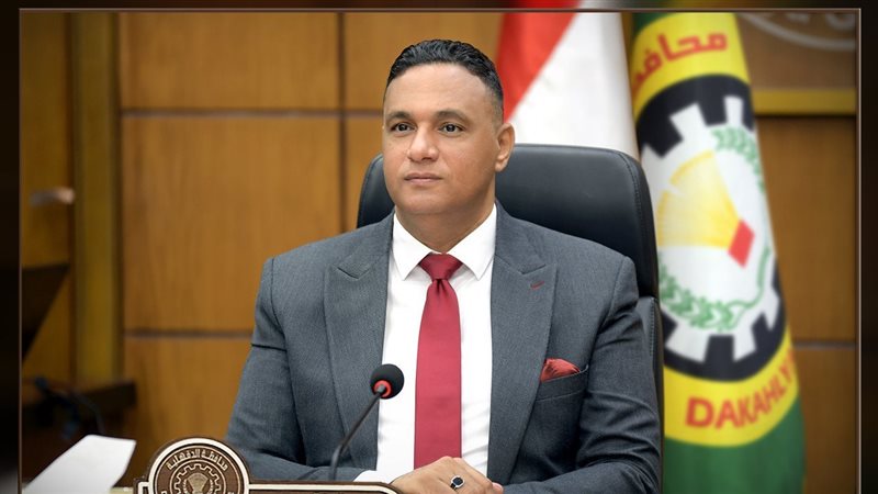 الدكتور أيمن مختار