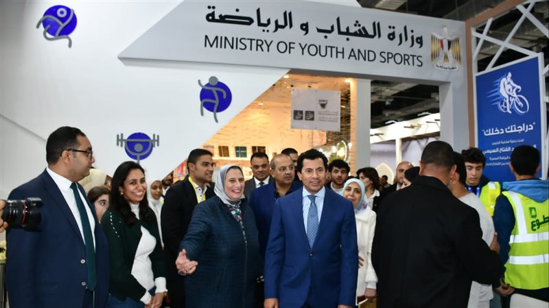 وزير الرياضة يزور