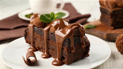 طريقة عمل الكيكة بالشيكولاتة بدون بيض ولا حليب