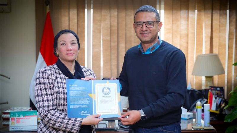 وزيرة البيئة والمغامر