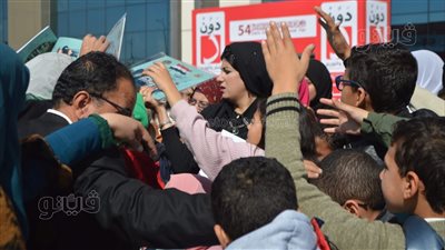 معرض الكتاب 2023، جناح وزارة الداخلية يوزع كتبا مجانية للأطفال (صور)