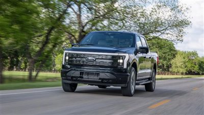 فورد F-150 لايتنينج 2022 تعود إلى حلبات السباق 