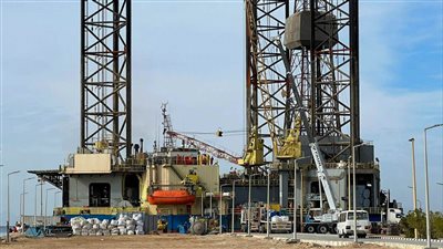  ميناء الطور يستقبل أول حفار بترول لأعمال صيانة دورية 