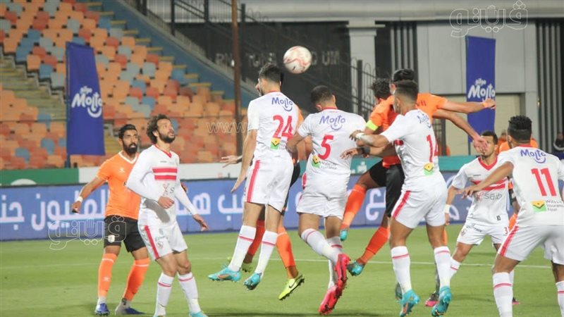 فريق الكرة بنادي
