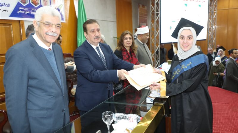 محافظ المنوفية اثناء
