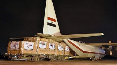 لحظة وصول طائرات المساعدات المصرية إلى تركيا (صور)