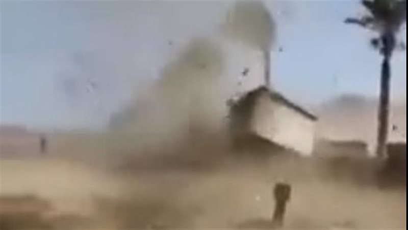الرياح الشديدة تقتلع