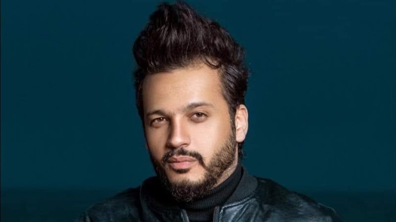 المطرب إيساف، فيتو