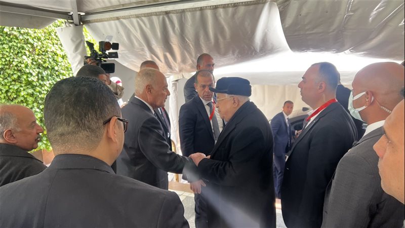 أبو مازن يغادر الجامعة