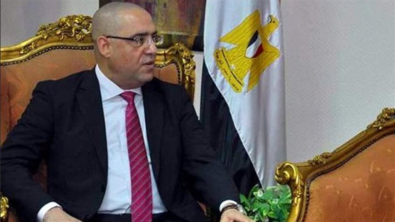 وزير الإسكان والمرافق