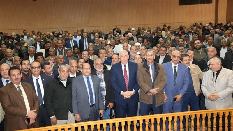 وزير الزراعة وقيادات