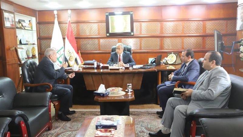 حسن شحاتة وزير القوى