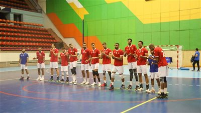 رجال طائرة الأهلي يصلون ملعب مباراة الزمالك لخوض نهائي كأس السوبر (فيديو)