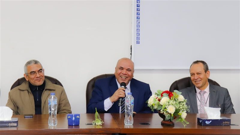 كشك يهنئ الدكتور