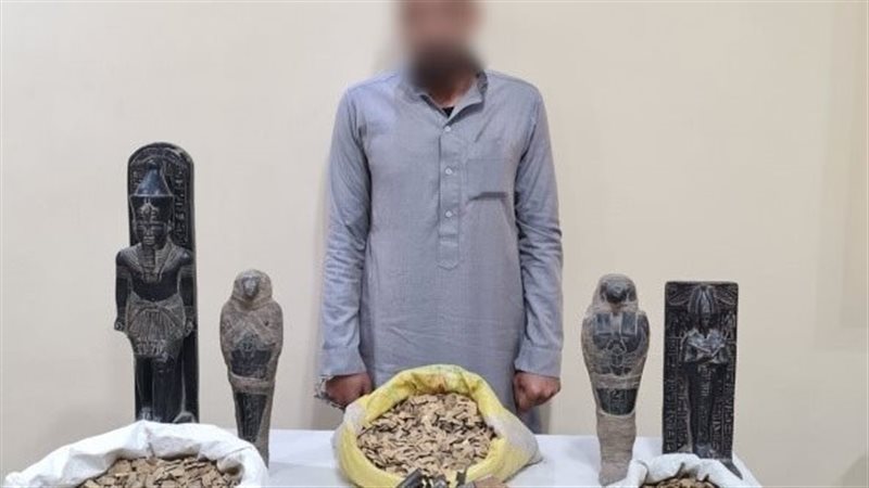 قطع أثرية المقلدة