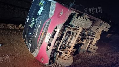 إصابة 7 أشخاص في حادث انقلاب أتوبيس رحلات بطريق العلمين (صور)