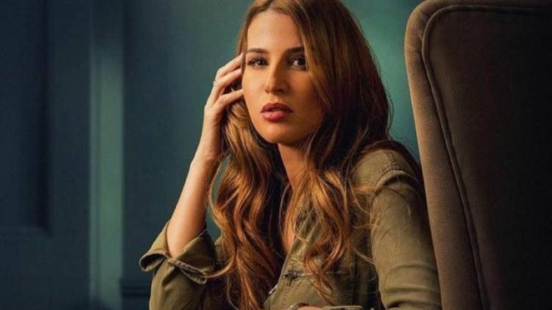 الفنانة إيناس كامل