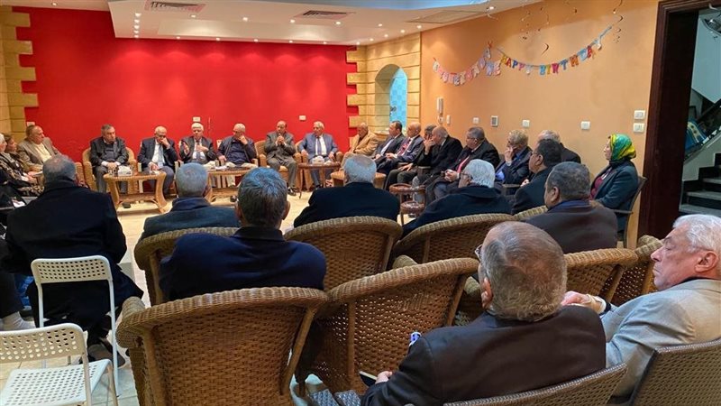 د أيمن عاشور أثناء