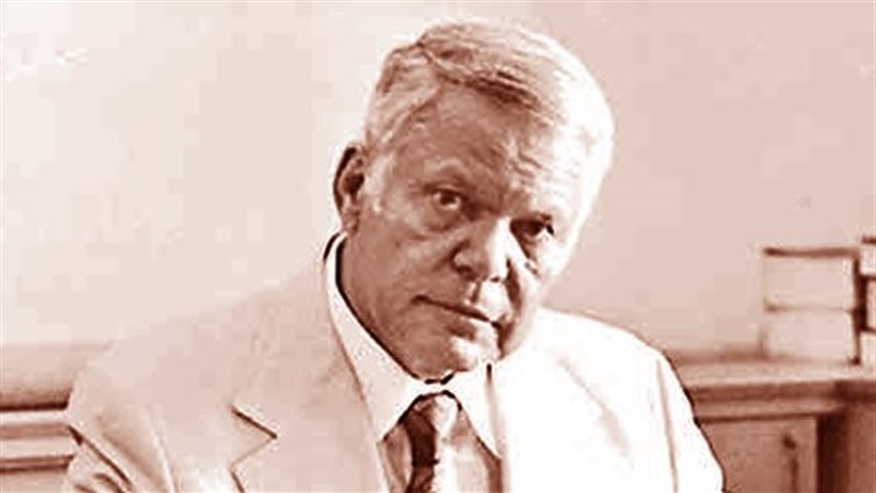 فارس الرومانسية الاديب