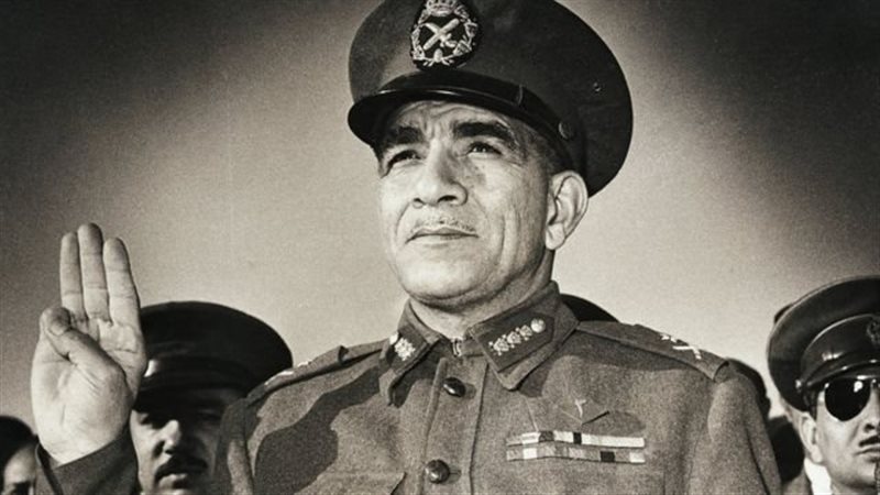 اللواء محمد نجيب