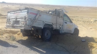 مصرع شخصين وإصابة 8 في انقلاب سيارة بطريق سيوة (صور)