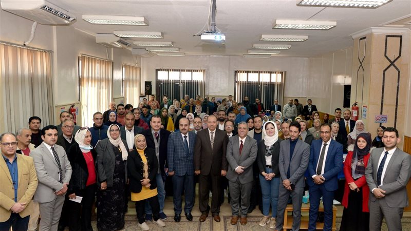 جانب من لقاء في جامعة