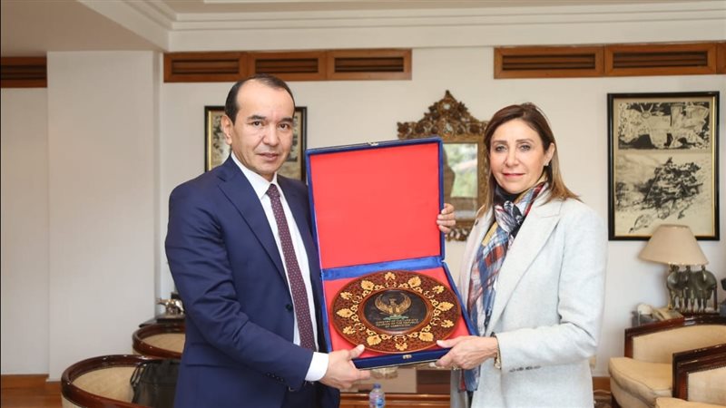 وزيرة الثقافة ونظيرها