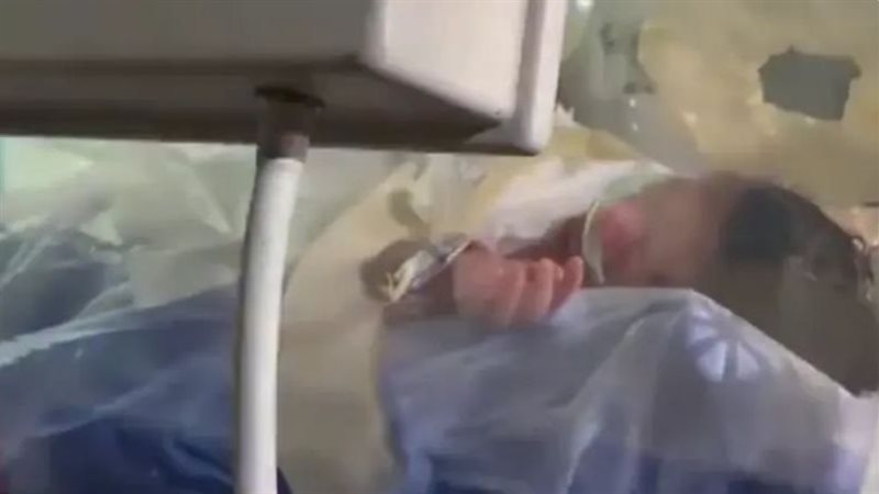 الطفلة الرضيعة، فيتو