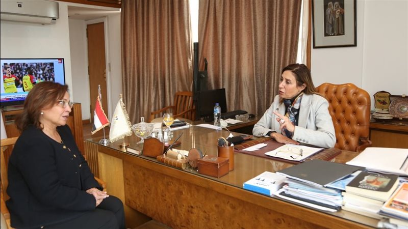وزيرة الثقافة وأمين