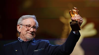 مهرجان برلين، تكريم ستيفن سبيلبرج بجائزة الدب الذهبي لإنجاز العمر (فيديو وصور)