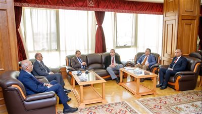 جامعة السويس تبحث إنشاء قسم للهندسة البحرية 