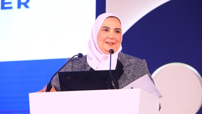 نيفين القياج وزيرة