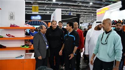 مدير نادى بنى ياس يتفقد أجنحة معرض سبورتس إكسبو