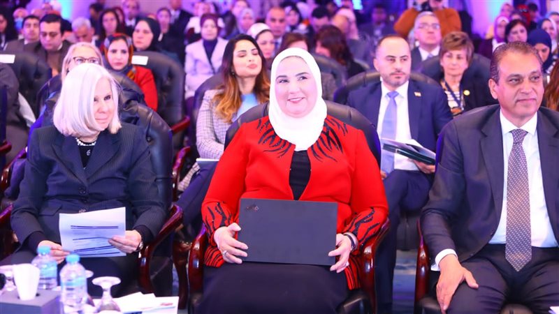 نيفين القياج وزيرة