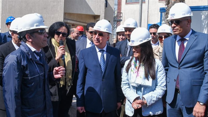 وزيرة التعاون ومحافظ