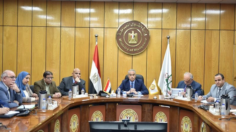 حسن شحاتة وزير القوى