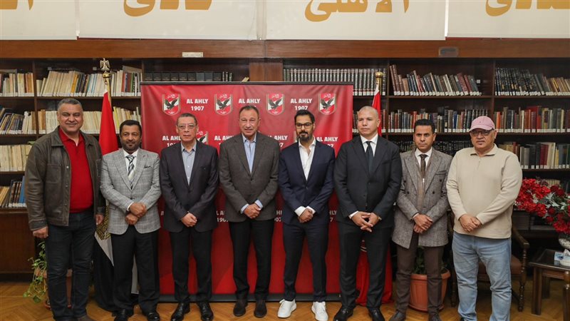 محمود الخطيب مع وفد