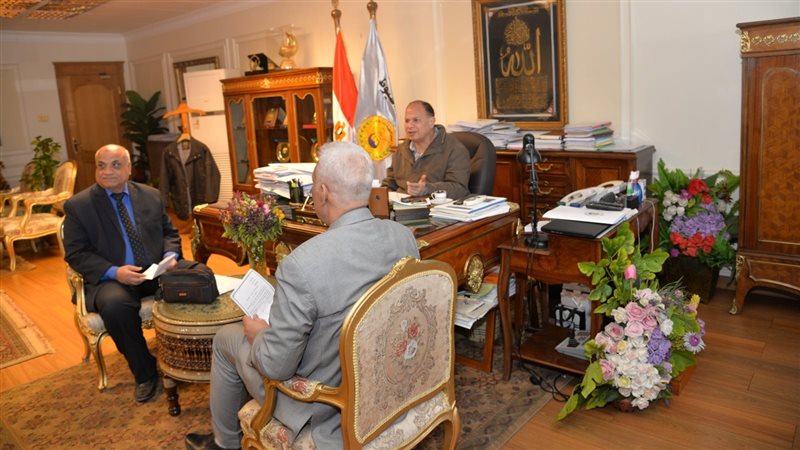 اجتماع محافظ أسيوط،