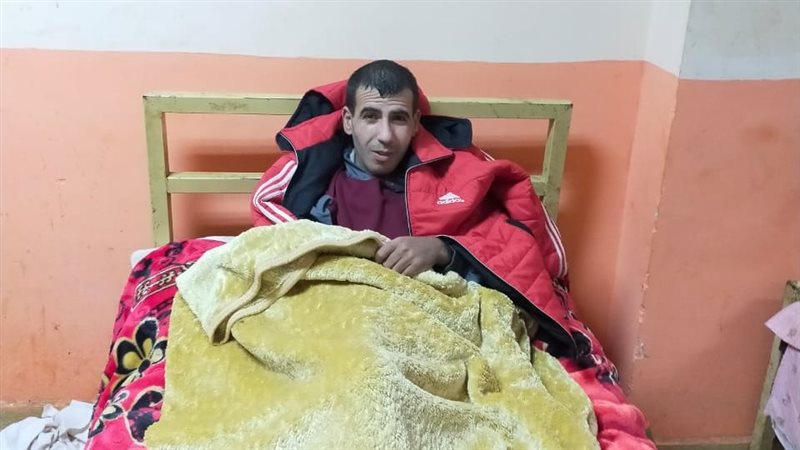 الشاب داخل دار الرعاية،