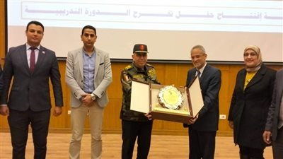 القوات المسلحة تنظم الدورة التدريبية التأهيلية الأولى للعناصر الحكومية